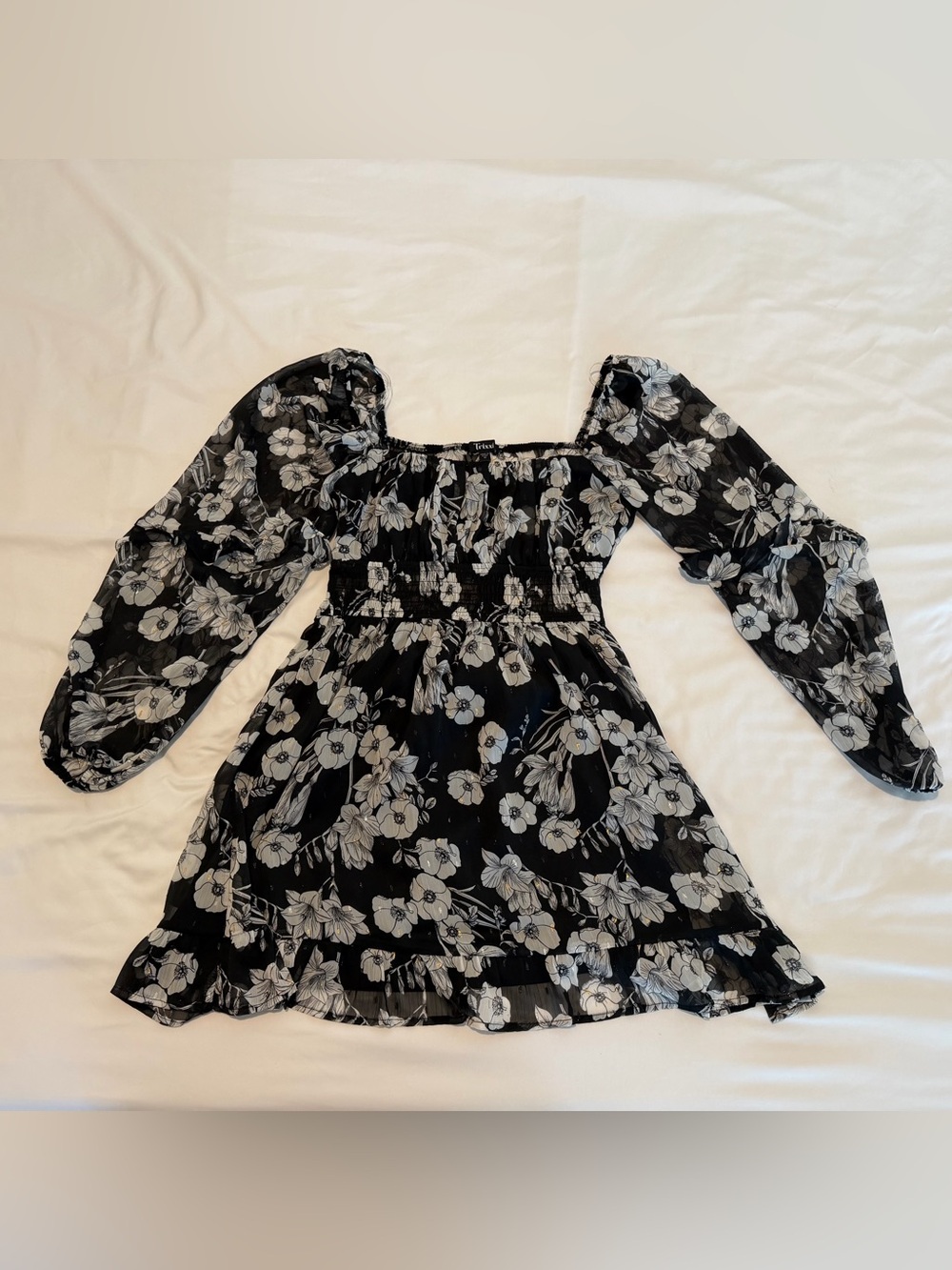 Trixxi Black and White Floral long sleeved dress
